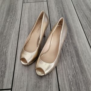 Nine West Peep Toe Platform Heels 5.5 Gold